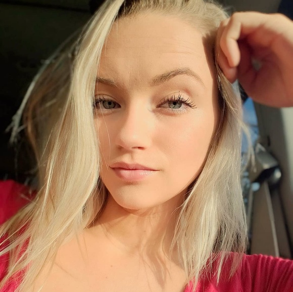 Meet your Posher, Liz - Picture 1 of 1